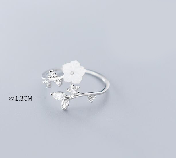 4acb3f1f 00ff 4fbe 8701 57e2673e9fea Fashion Silver Ring With Flowers Leaves And Diamonds