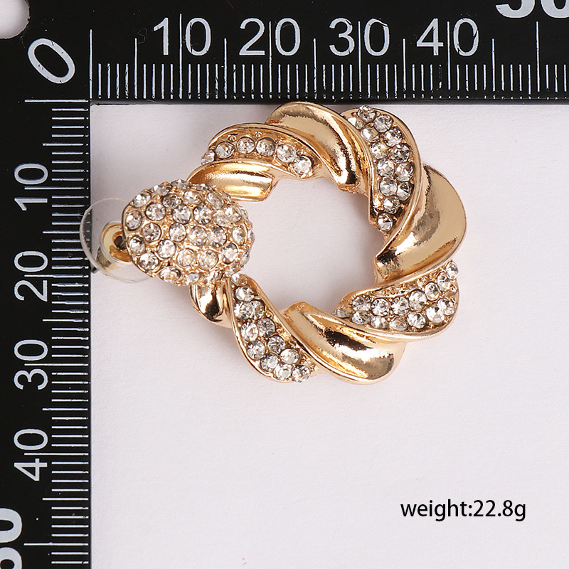 4ded388f ee74 419a bbc9 0760cf23f5f6 Personality Inlaid Earrings Irregular Metal