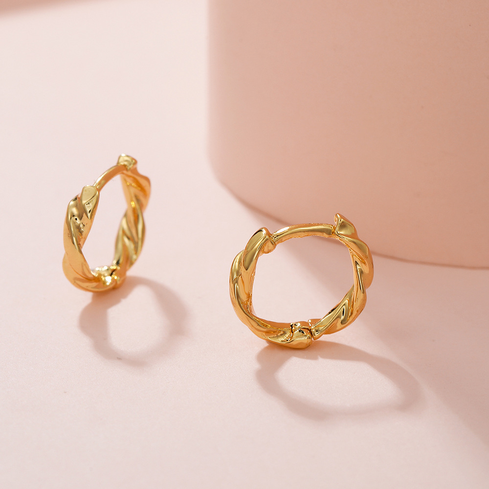Gold-plated Simple Earrings Copper Ornaments Ear Clip 2 4e321463 a5ad 4be8 95e6 aac20981199e Gold-plated Simple Earrings Copper Ornaments Ear Clip