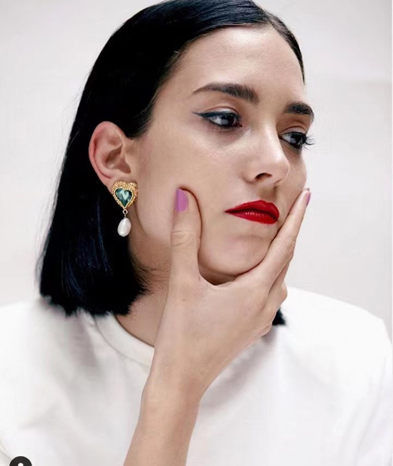 510e461e d502 4315 a371 5c389ccdf344 Golden Green Heart Pearl Earrings Crystal Baroque