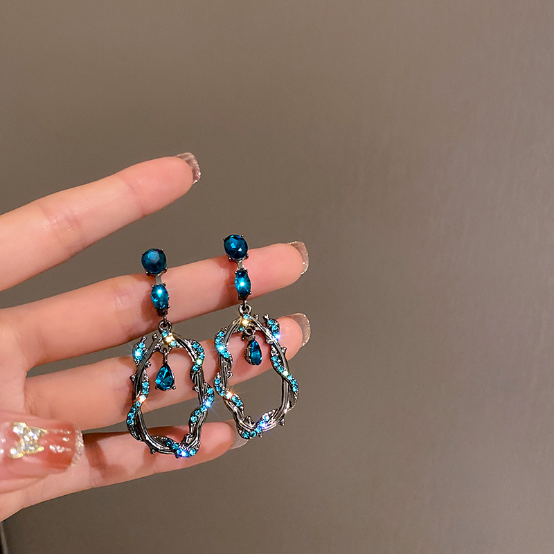 531ea8a4 bbf4 4ab8 b2b2 1af7f9ee0f0c Long Exaggerated Earrings Hong Kong Style Retro Earrings