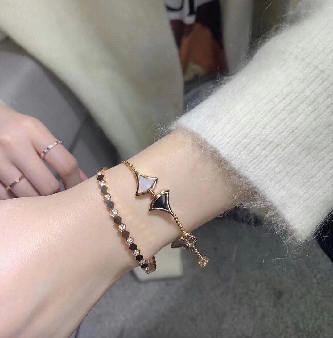 59c3ac84 c910 4ef5 af38 8aebf9ea4a1f S925 Sterling Silver Honeycomb Bracelet V Gold Plated Microphone