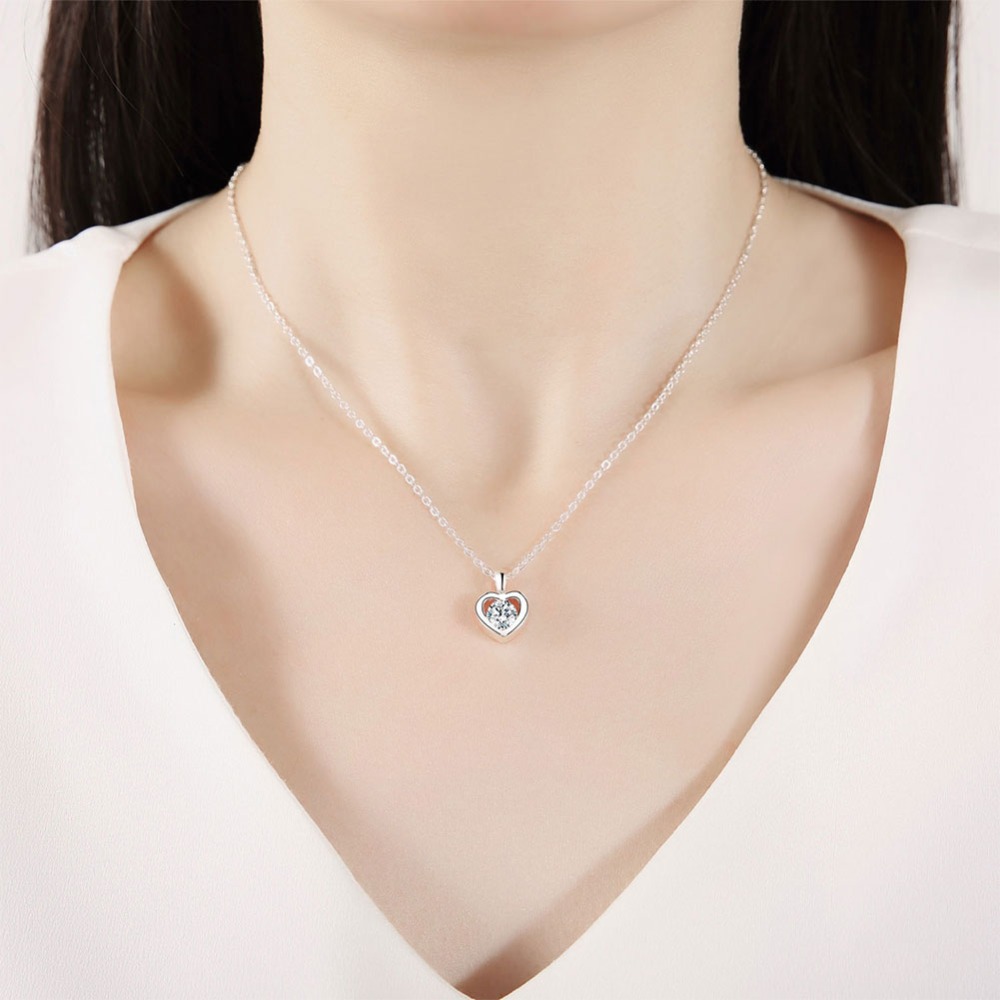 5c53bfe4 c73b 41cf a5ba 8cc11935f948 Small Round Diamond Necklace for Ladies Heart Shaped Pendant