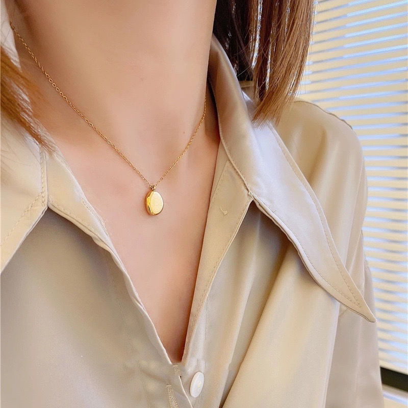 61d21bea 3870 40c9 9101 01ccc1b9abd7 Titanium Steel Oval Gold Letter Necklace Female Clavicle Chain