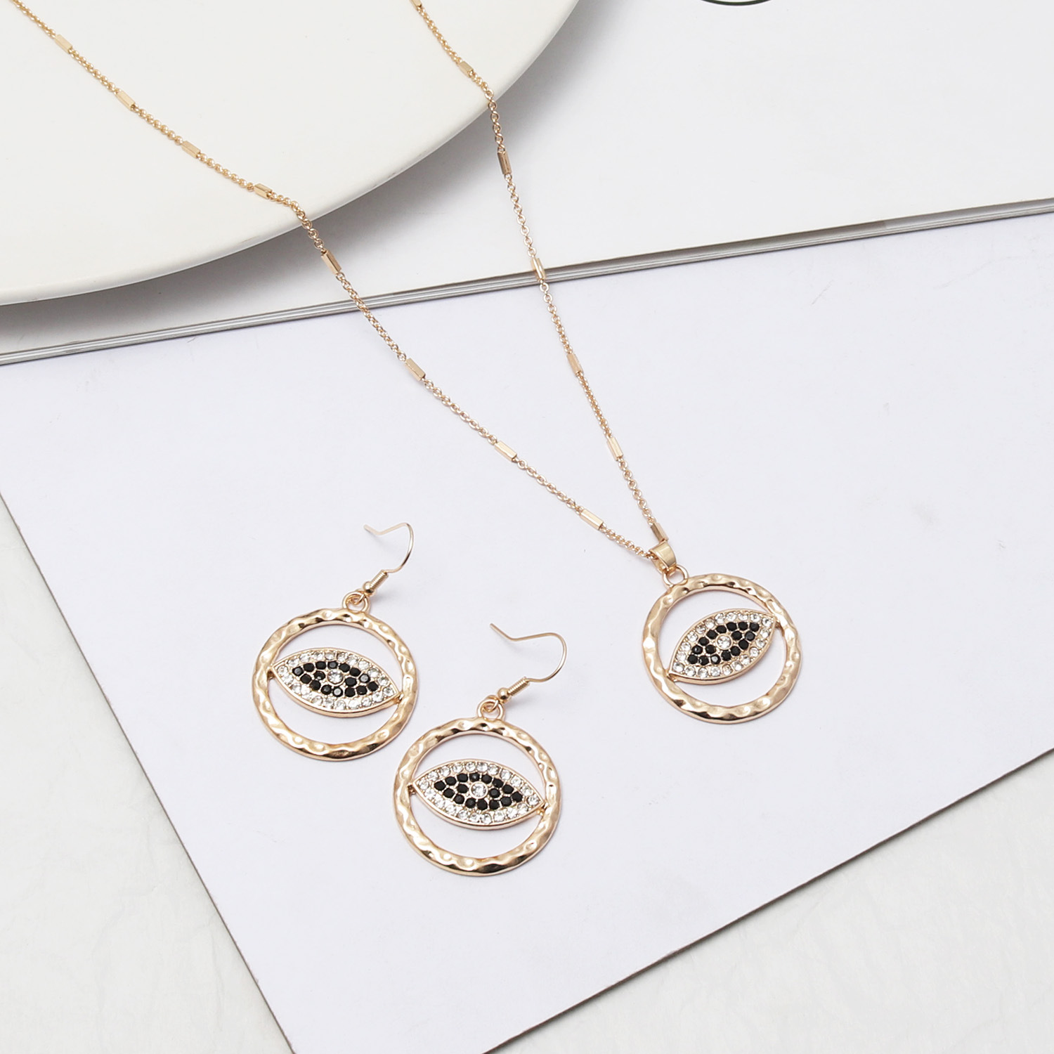 6b335d46 a098 4102 8a52 04b069ec2823 Long Eyes Inlaid Gemstone Round Fashion Earrings And Necklace Set