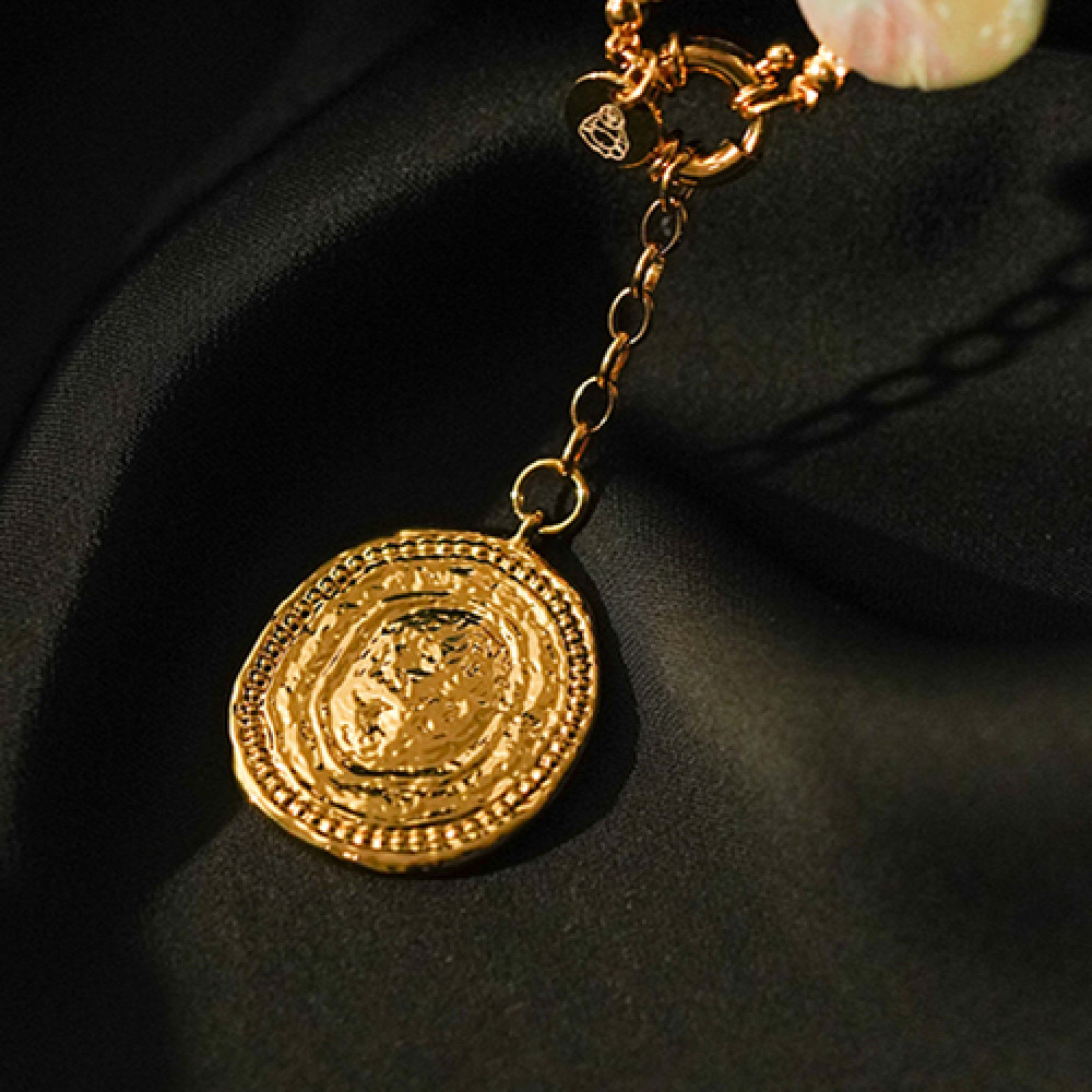 Vintage Gold Coin Badge Necklace 4 6f706c6b bcb6 4619 9a1b 1ad57f33e6a7 Vintage Gold Coin Badge Necklace
