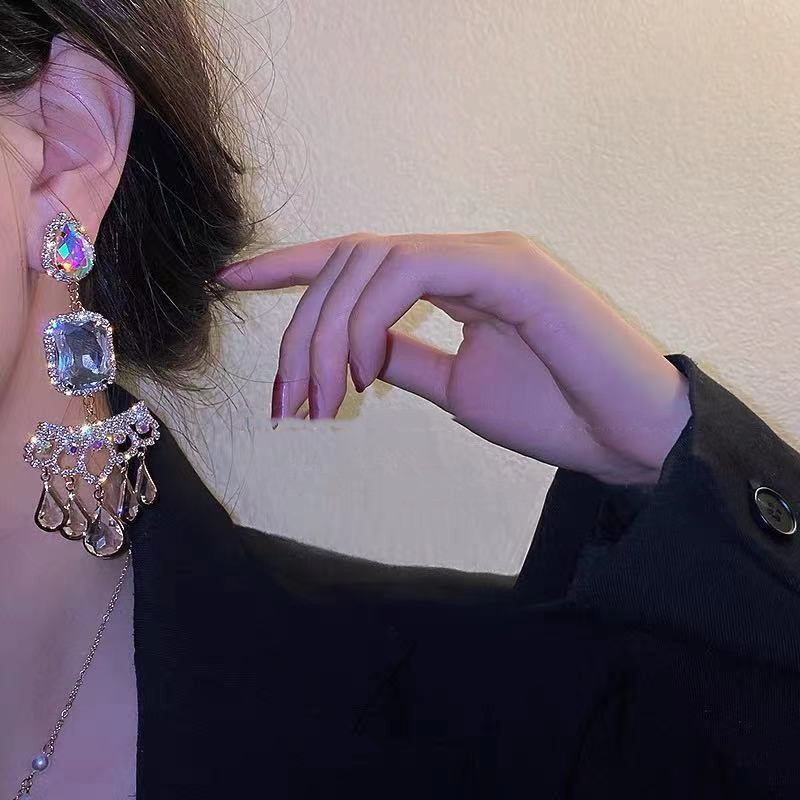6f7a47f9 a7c1 4ad3 a855 d150a8a4fb88 Drop Shaped Crystal Full Of Diamond Temperament Long Earrings Atmospheric Earrings