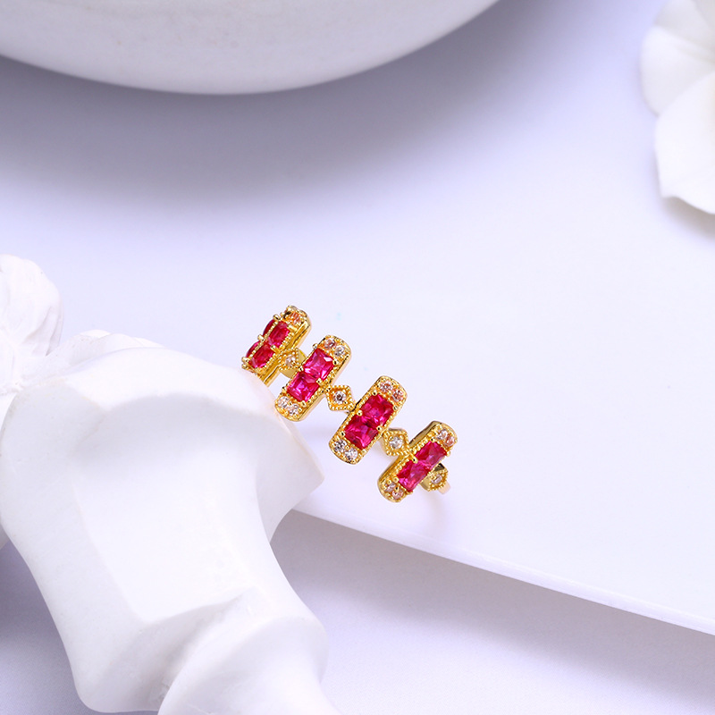 70f3d0af e5a2 4128 aa6b 5a873ad97508 Red Corundum Square Ring Female