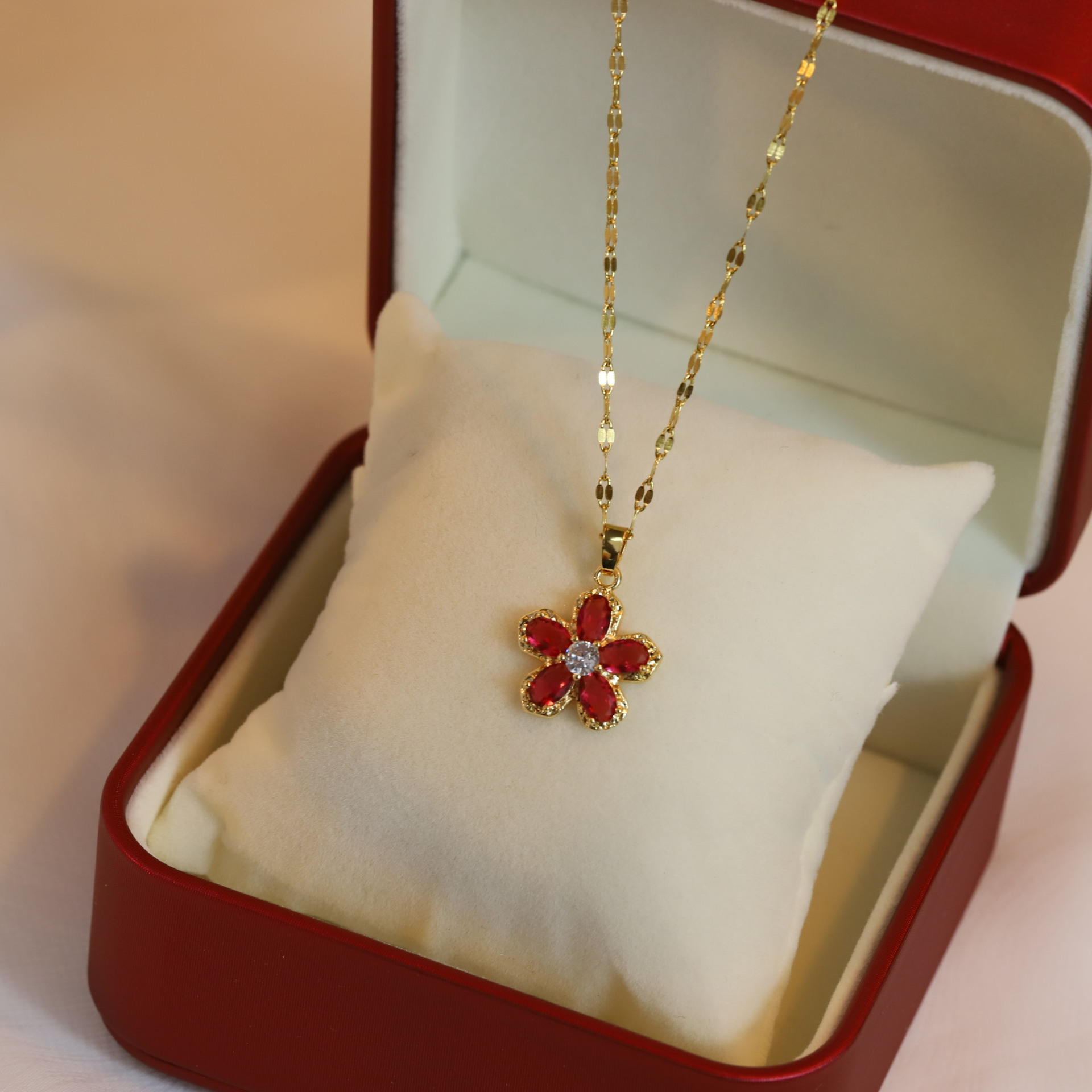 71f0cf0e 37f9 4e00 a2e4 57d97406389f Red Flower Pendant Real Gold Electroplated Necklace