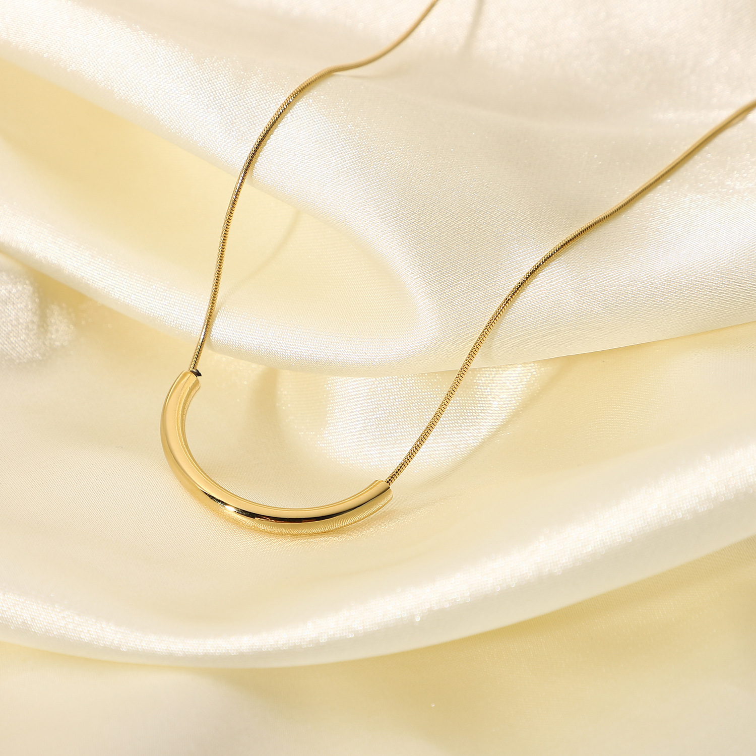 Vintage Stainless Steel Necklace Gold-plated Jewelry Clavicle Chain 3 720b9de7 6365 4a8a 84f7 010cf27608a9 Vintage Stainless Steel Necklace Gold-plated Jewelry Clavicle Chain