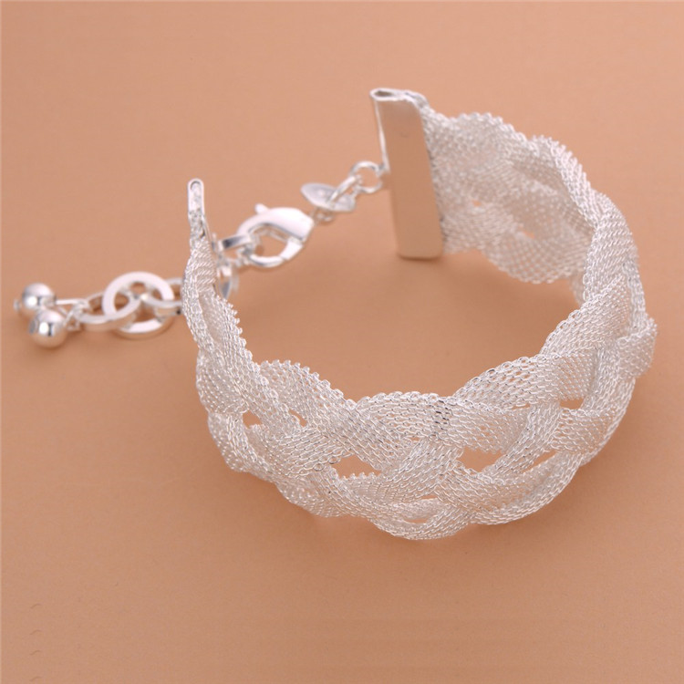 79fd2cb5 e7cf 4dd4 975d 245df60be3e8 Woven wide mesh bracelet
