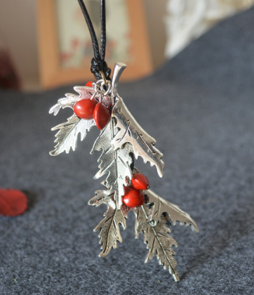 7ba6de3a 2f40 4ef8 b8e0 63f7670908e7 Red bean maple leaf tassel sweater chain