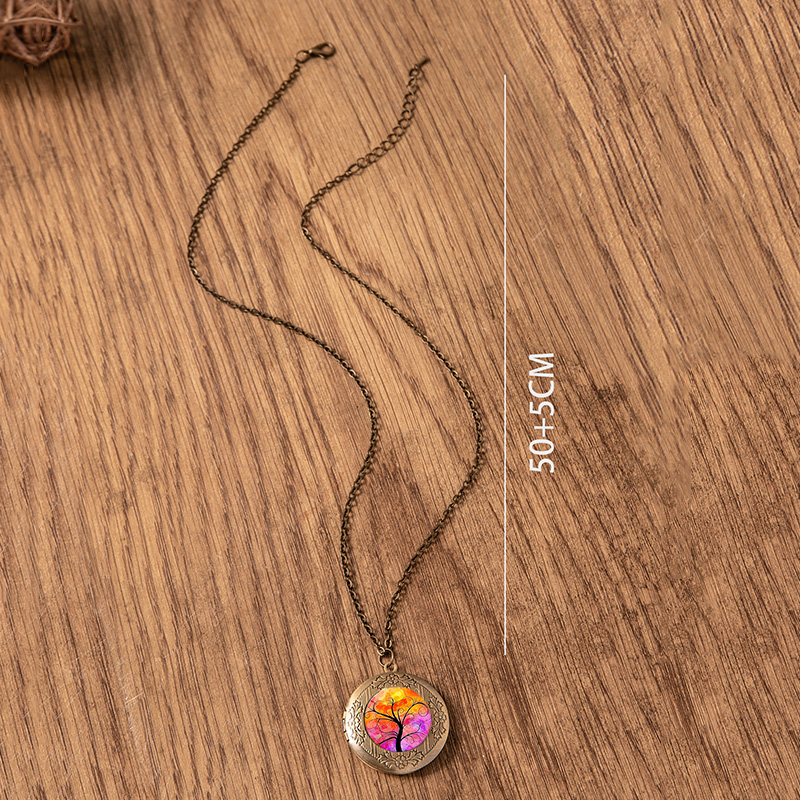 81c8cac8 f5fc 4f72 a23b 779446b3fccb Vintage Tree of Life Antique Gold Photo Frame Locket Necklace