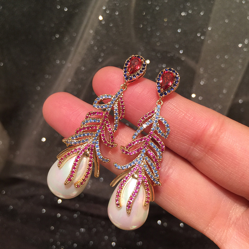 82204a08 2aa5 4ca2 b16b 54e0556ccb40 Gradient Color Leaves Atmospheric Net Red Earrings