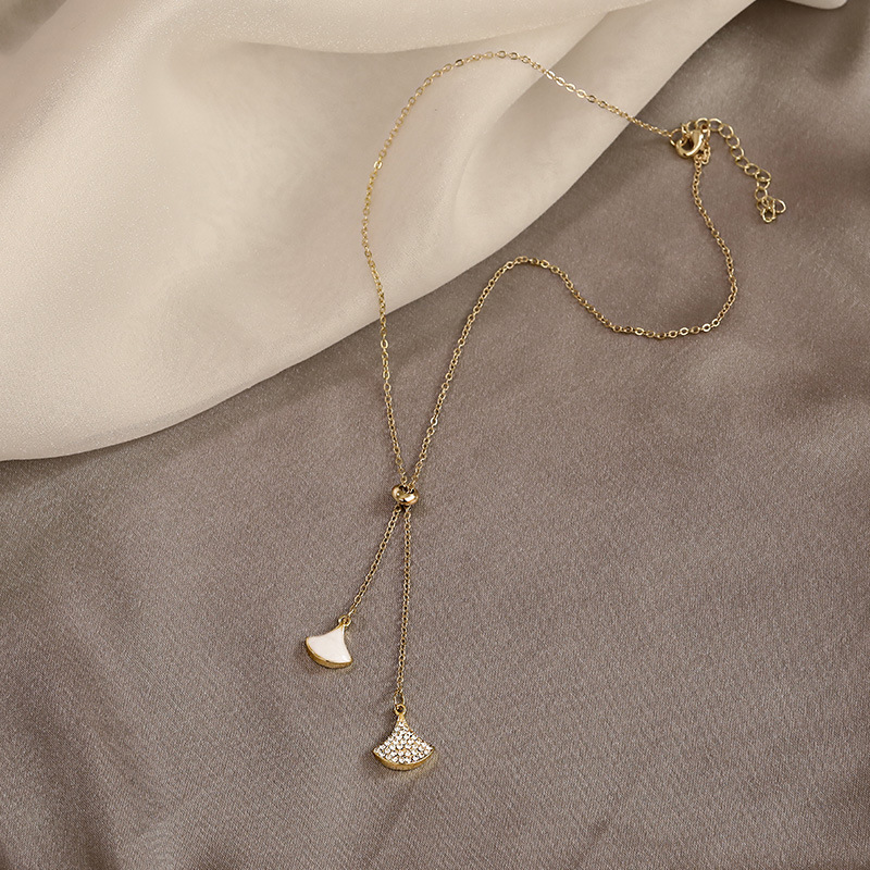 86d2a530 63dd 4e1e b752 f81bf41fbeee Net red niche design clavicle chain