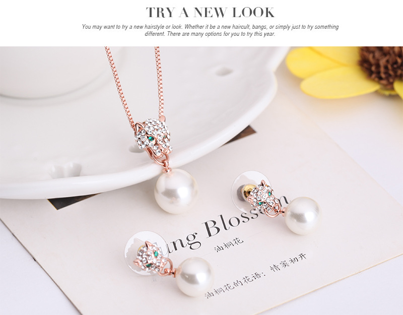 87cdc438 a743 4c0d a8d1 b372704b4056 European And American Fashion Diamond-studded Leopard Head Suit