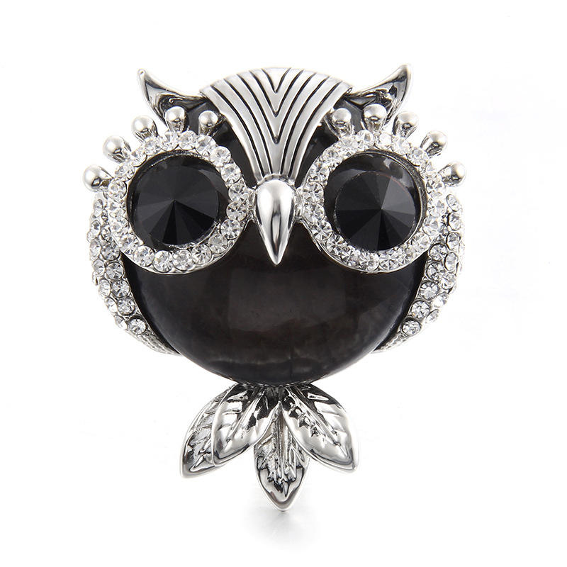 89e3e58d f01c 4b3b 9c94 356c89a54f30 Diamond-studded high-end brooch