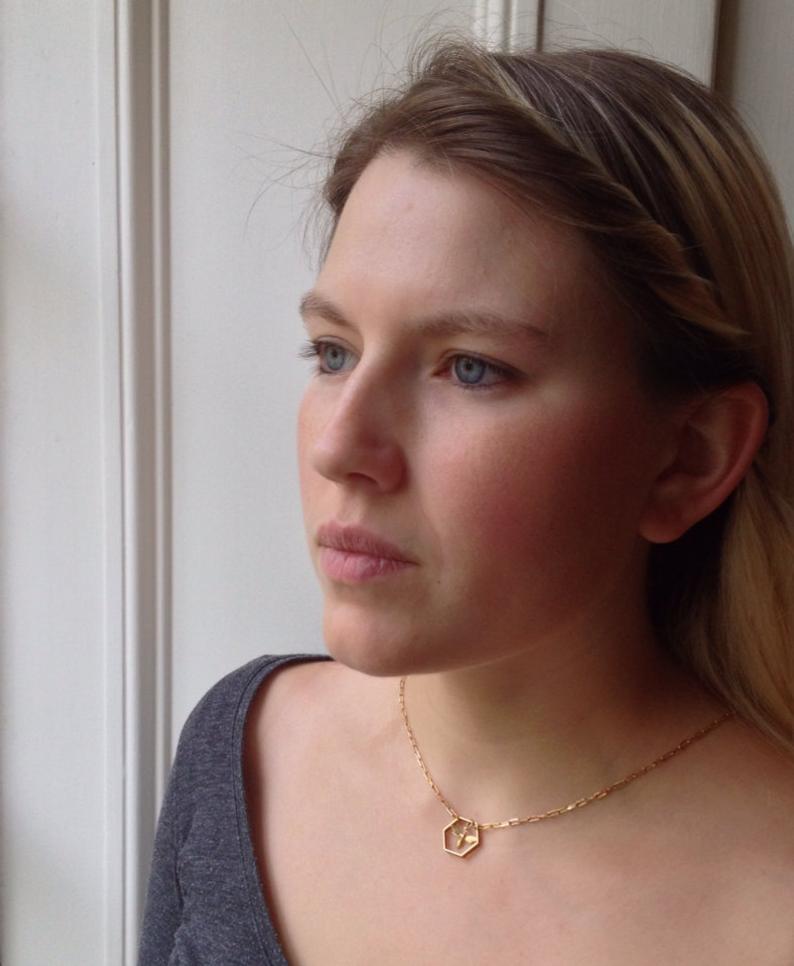 8ae47ef1 b640 4197 aeca c20c27457761 Fashion Three-dimensional Geometric Creative Bee Necklace