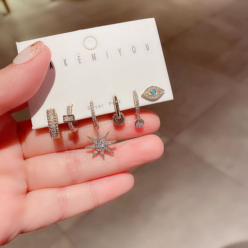 8b78b04b 5ff2 412e 9ea3 778500ff7110 Exquisite zircon micro-inlaid flag earrings