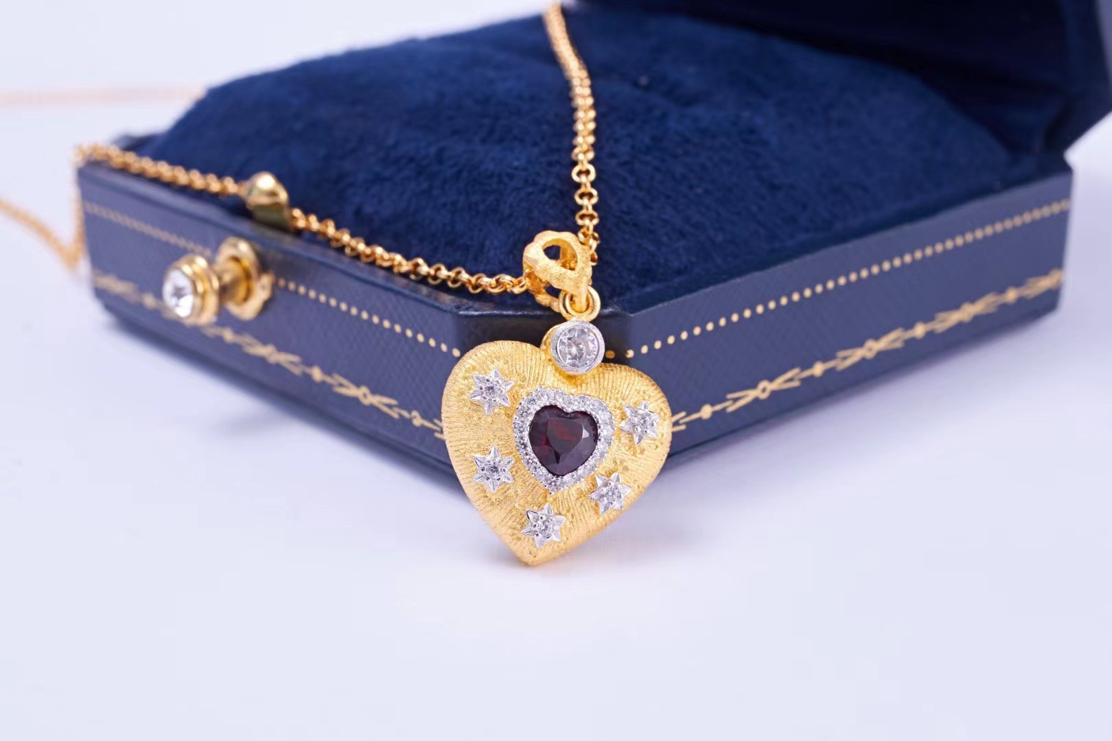 Brushed Heart S925 Silver Gold Plated Garnet Pendant 2 8bfe4fd8 e2ca 45f8 af6c d91932914f13 Brushed Heart S925 Silver Gold Plated Garnet Pendant