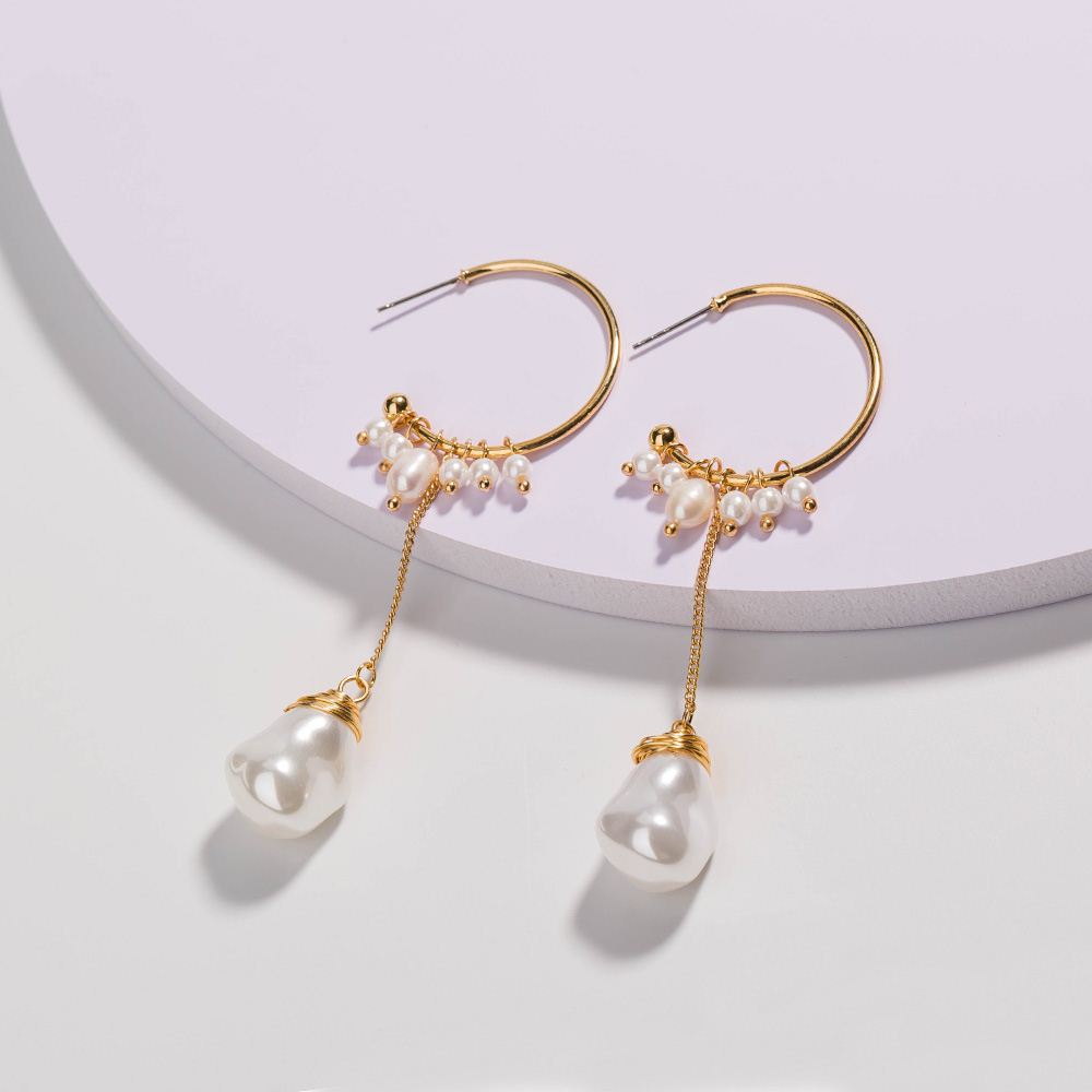 8fb66370 b1e3 4d8c 8905 97c2e27729ee Temperament Long Tassel Pearl Personality c-shaped Metal Natural Small Pearl earring girl