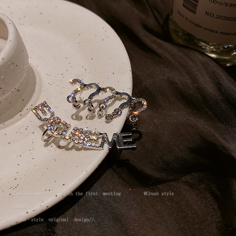 Asymmetrical Question Mark Ear Clip With Silver Needle And Diamond 1 910ea87f 2949 42af bc0f e8398b5e9e85 Asymmetrical Question Mark Ear Clip With Silver Needle And Diamond