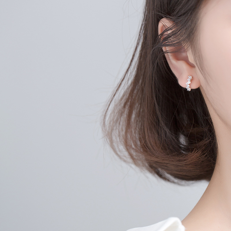 9138409a 8c38 45ba a704 b0b6d0b93a52 Diamond ear clip without pierced ears