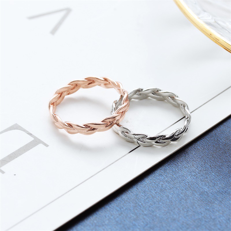 93b627dd 7f94 496d ae12 1c1afcf6a070 Fashion Simple Retro Winding Twist Ring Women