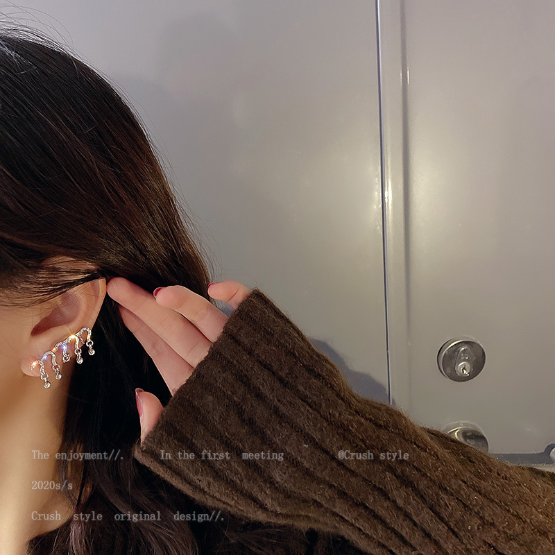 Asymmetrical Question Mark Ear Clip With Silver Needle And Diamond 2 991ec653 4fe6 452d a1bf 341af3e97eeb Asymmetrical Question Mark Ear Clip With Silver Needle And Diamond