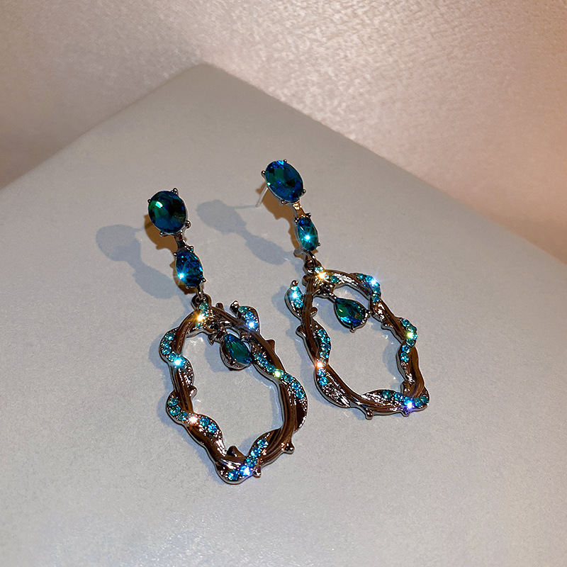 997ad73f 198c 4ad1 ab31 d12d591ca898 Long Exaggerated Earrings Hong Kong Style Retro Earrings