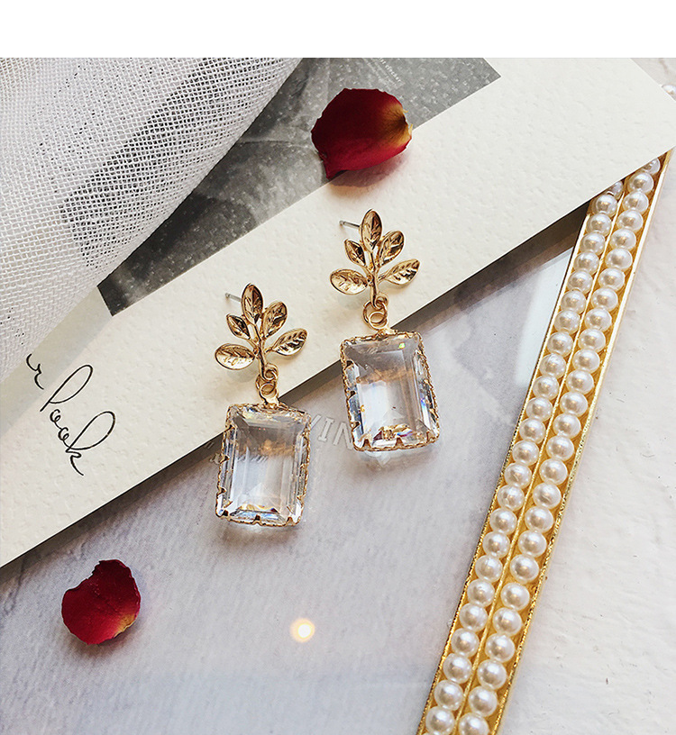 9a6e7106 e9da 4180 bce5 e6267ecbc84a Transparent crystal party Earrings