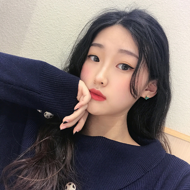 9e9b4a29 8b8e 4a85 94ac 6a8d7d505888 Mori Niche Design Small Net Red Mini Earrings