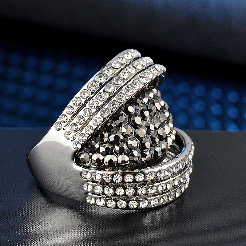 9f367721 254d 4887 b19f 47a391abb37e Diamond-studded Ring Elegant And Generous Women's Style