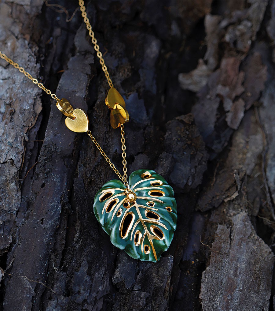 a004ca64 46d4 495b a48d 94bcbd526ec0 Green Gold Ceramic Titanium Steel Stacked Necklace