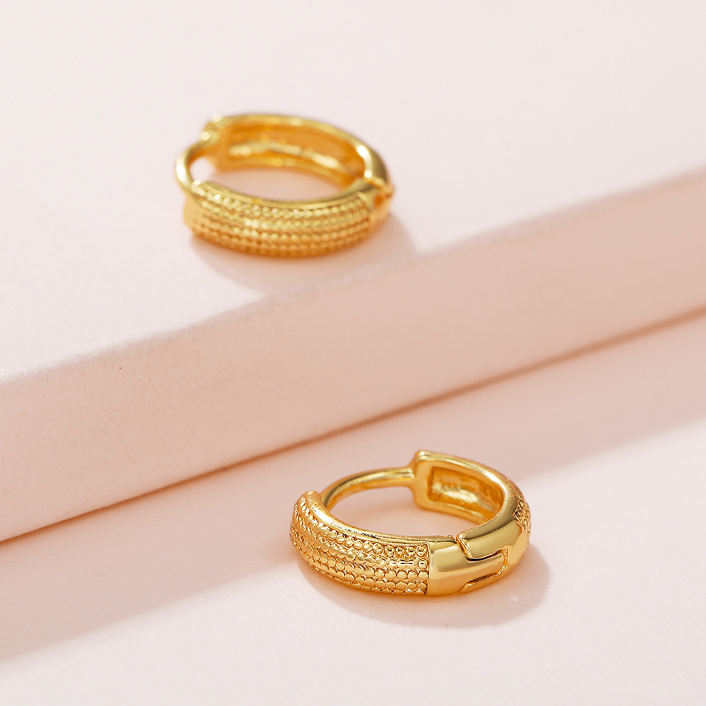 Gold-plated Simple Earrings Copper Ornaments Ear Clip 5 a12c7a84 e740 4c18 a990 78390218f222 Gold-plated Simple Earrings Copper Ornaments Ear Clip