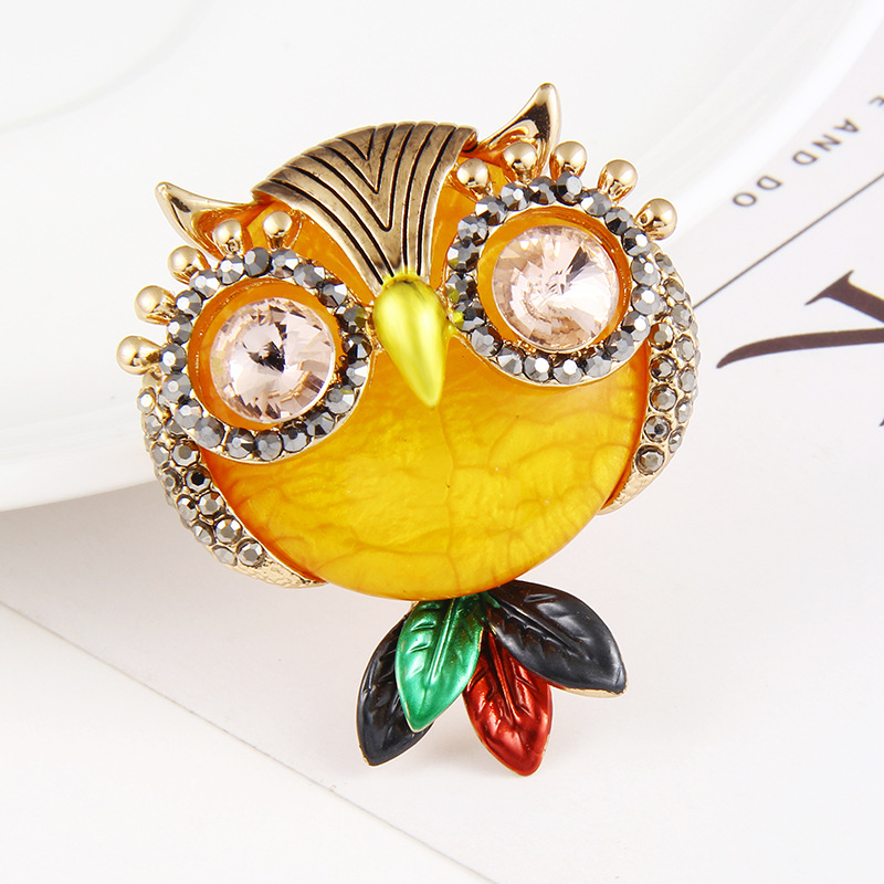 a1eb1f37 c111 470c b04d 8bbd36e82e45 Diamond-studded high-end brooch