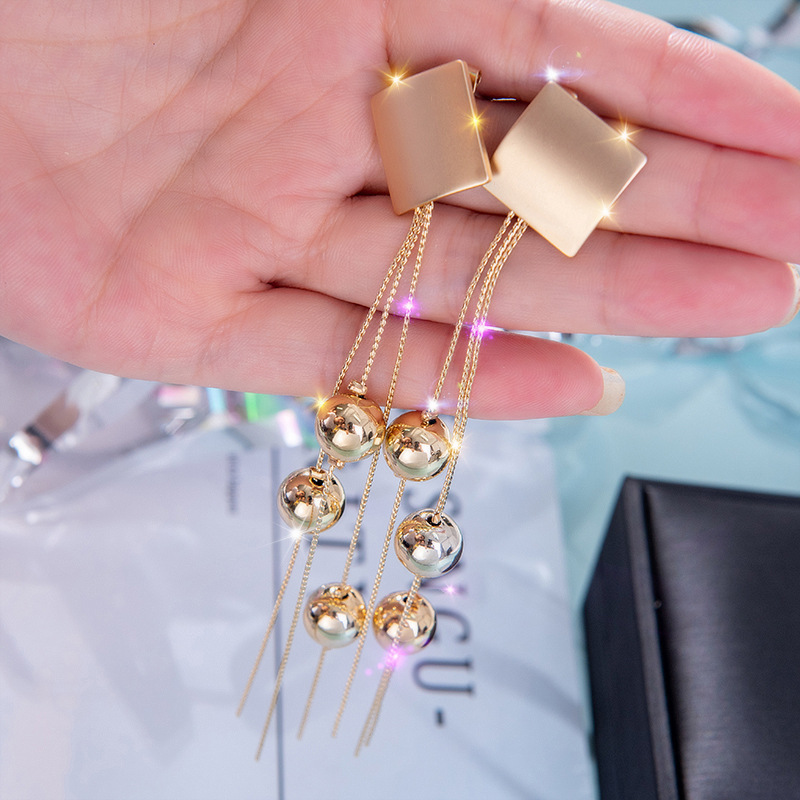 a35a6e08 a7c9 49b0 a49e fd4636883ea8 Love crystal net red earrings