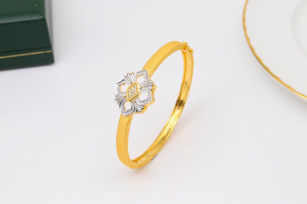 a3cf9c63 6d67 4799 bb8b 4864e21e9236 Silver Ornament Light Luxury Custom 925 Gold Single Flower Bracelet