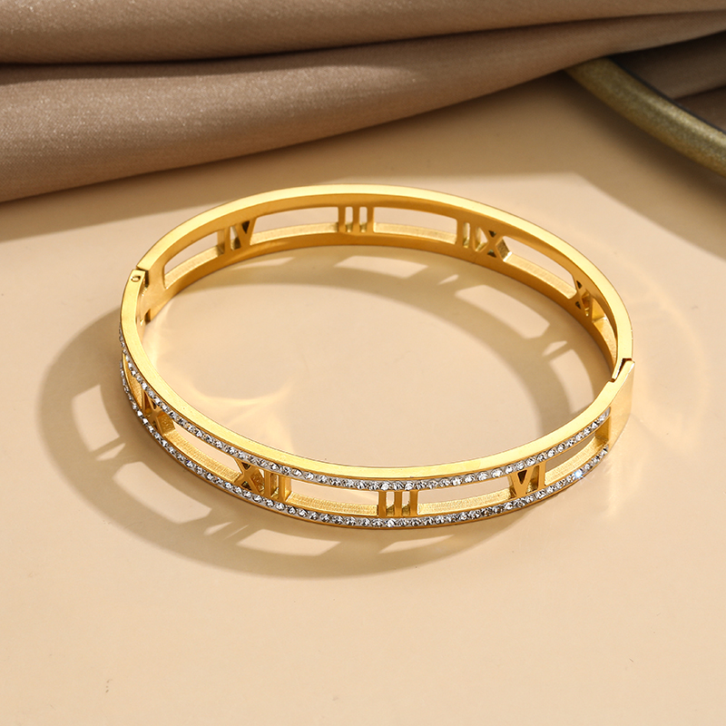 a9d54255 c94e 4cb7 823e e91ebb77cf0a Titanium Steel Electroplated 18K Real Gold Roman Numerals Bracelet