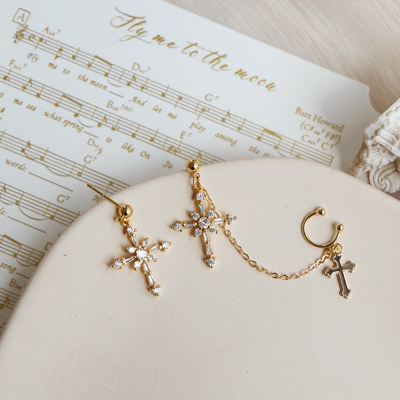 b0f29422 281a 4751 9900 f15609d1e57d Baroque cross ear bone clip earrings