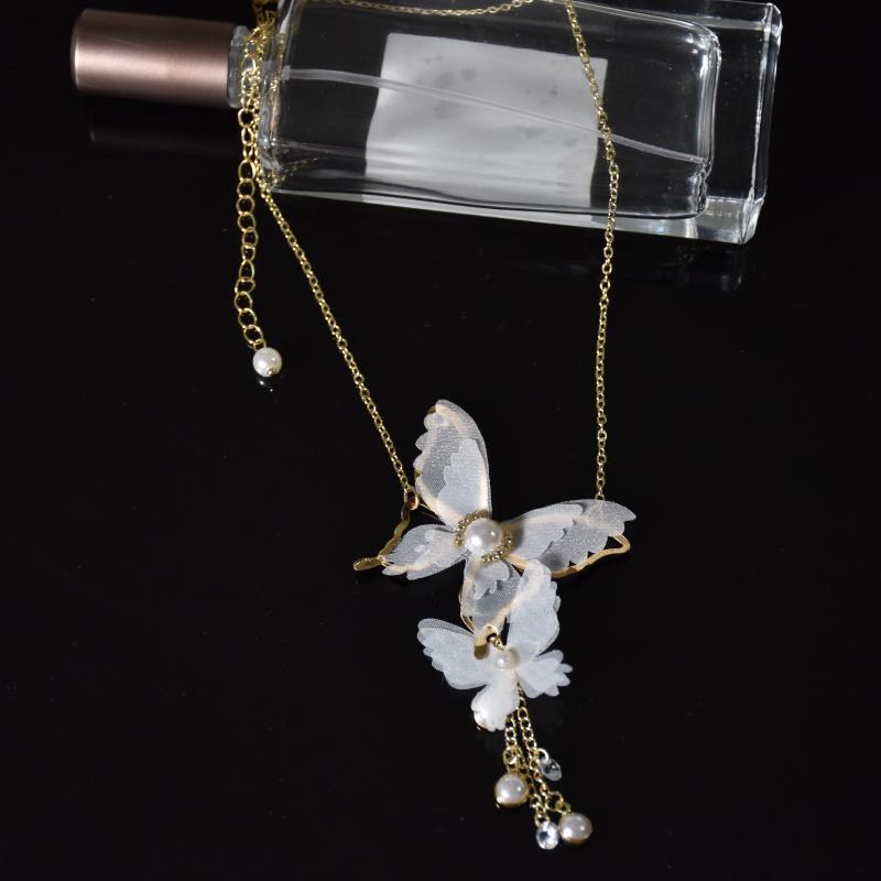 b2e5d821 222c 4851 8ec6 90f24151dc1c Fashionable Personality Pearl Diamond Lace Butterfly Necklace