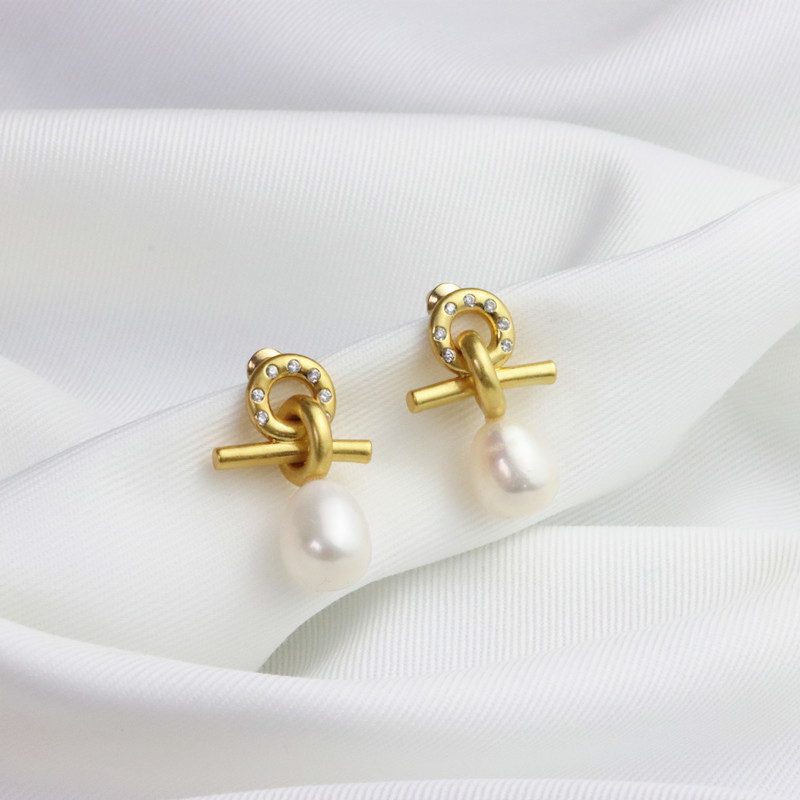 b4e0ae4e 1c15 4e17 8307 273b3fe198c3 Metal Knotted Design Baroque Freshwater Pearl Earrings