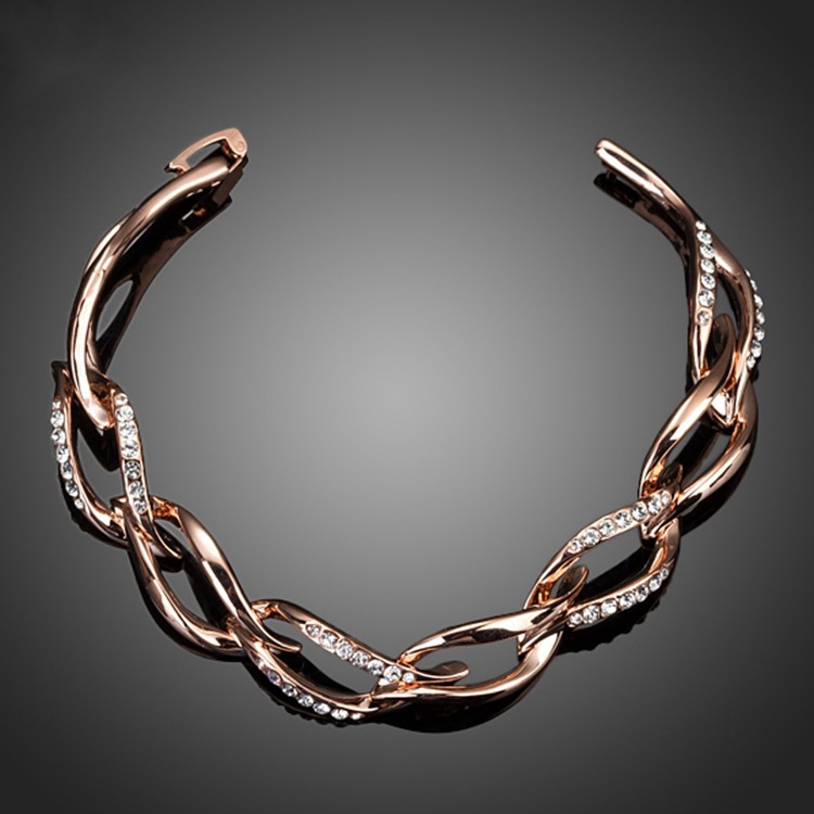 b83215c3 7705 41c4 a294 475ece391584 18K rose gold female bracelet