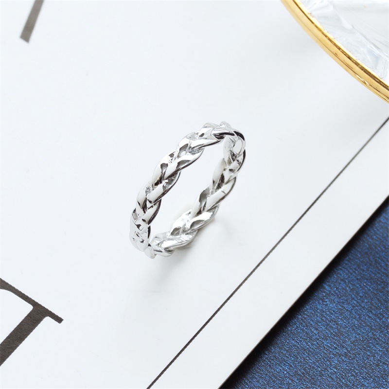 b8fb5b8a e613 4978 8335 90c38d6e73b7 Fashion Simple Retro Winding Twist Ring Women