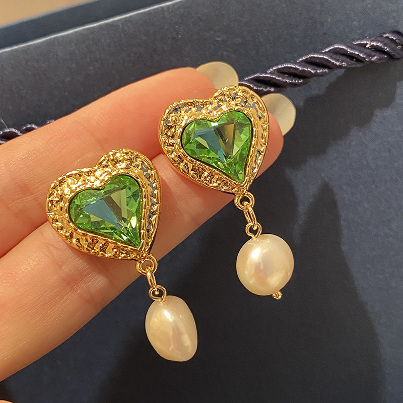 bce0ae17 530d 40c2 9e6f ce22ebb22bc9 Golden Green Heart Pearl Earrings Crystal Baroque