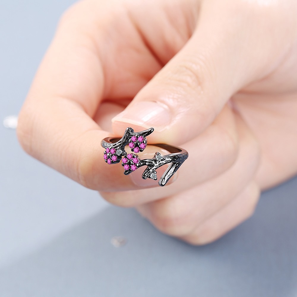 bea55a28 9f79 4db8 8bf0 a3d1f36de073 Black Gold Branch Ring With Zirconium Diamonds