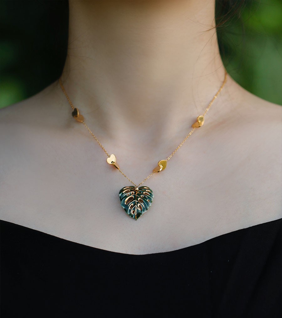 bf7fbb12 51fa 4906 9c25 1b6eed093024 Green Gold Ceramic Titanium Steel Stacked Necklace