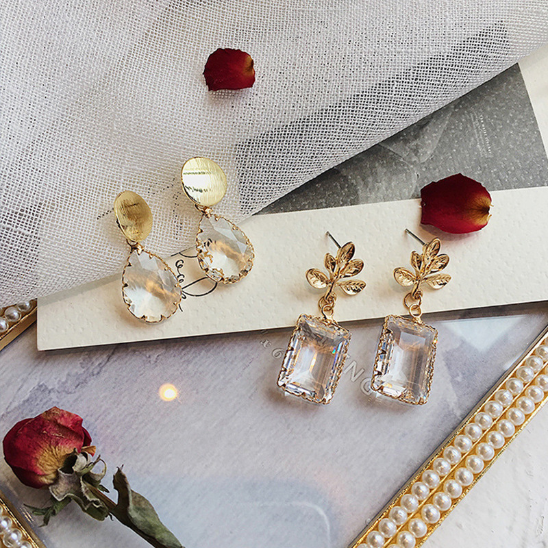 c26cfa7e 71d2 4607 ace8 a0f1d9ee3285 Transparent crystal party Earrings