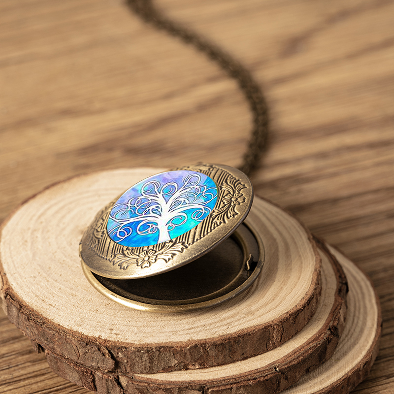 c3dd2d98 35d2 47d7 84c3 c2ec380e3e19 Vintage Tree of Life Antique Gold Photo Frame Locket Necklace