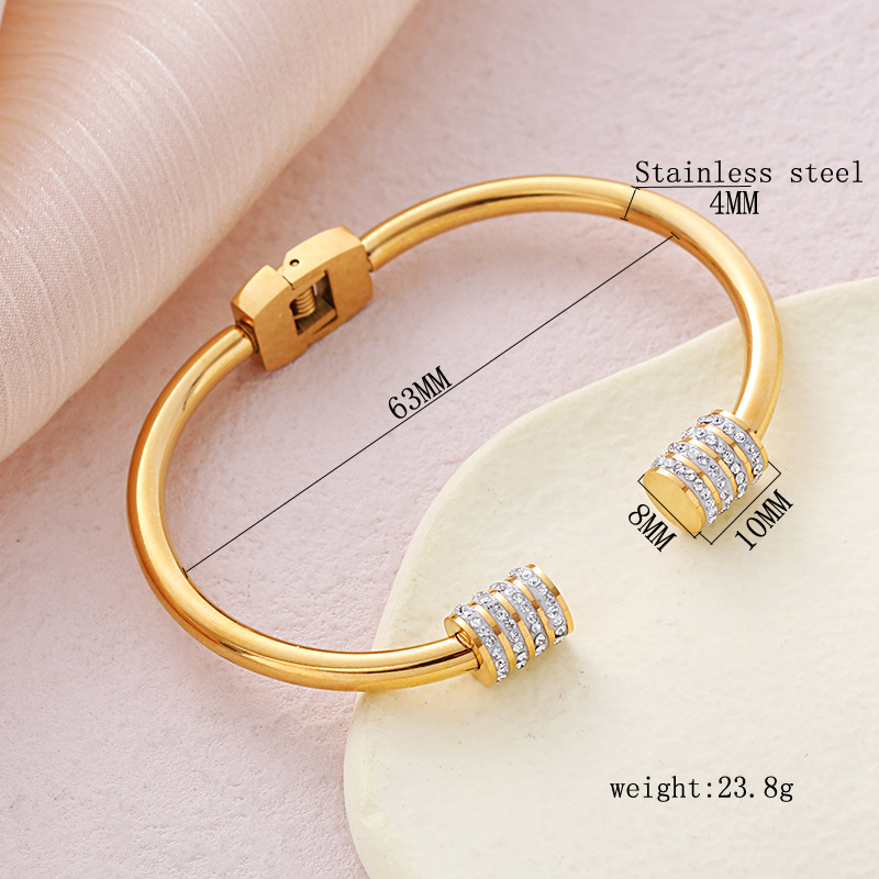 c3ff1f74 a612 4adc b437 c3bb8ec1f048 Fashion Gold Disc Love Letter Bracelet For Women Simple And Versatile